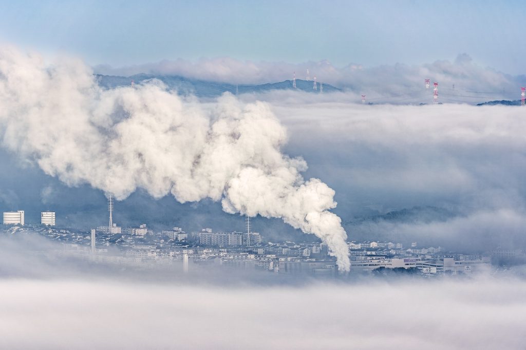 imagine de sus a unui oras  poluat