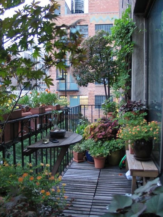 lightly Ministry promising Reinventarea balconului ca oaza de relaxare urbana