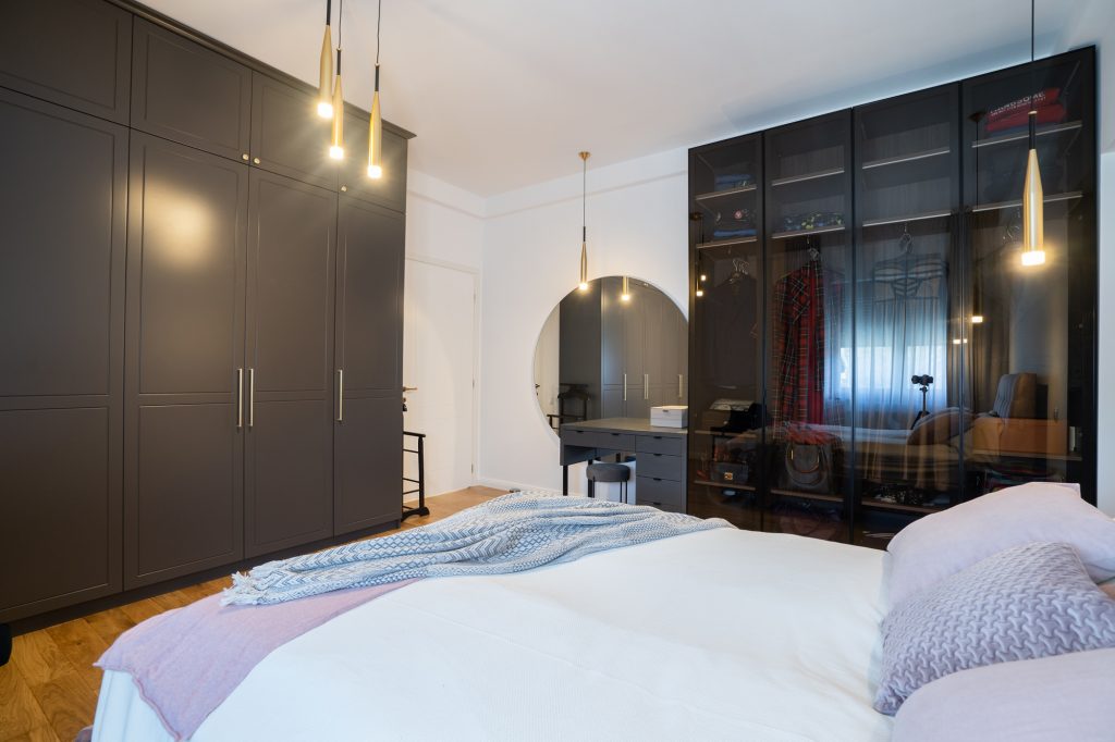 dormitor modern apartament bloc interbelic