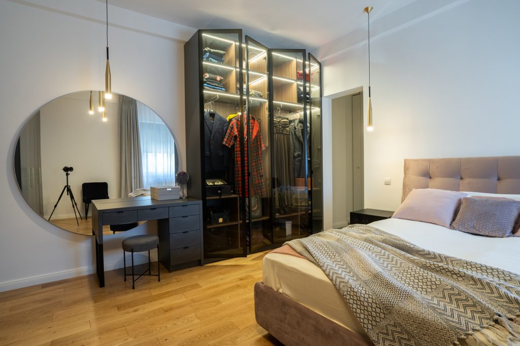 dormitor modern apartament bloc interbelic