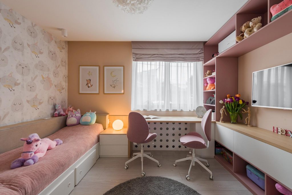 camera fetita cu accente de roz apartament 3 camere bucuresti