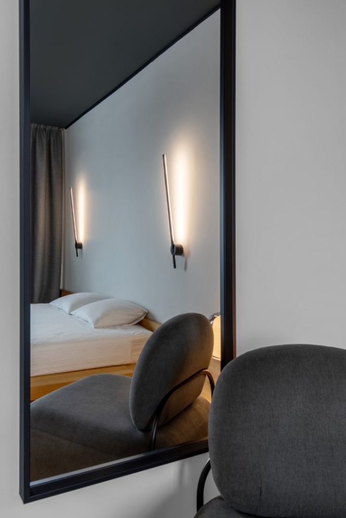 oglinda in dormitor